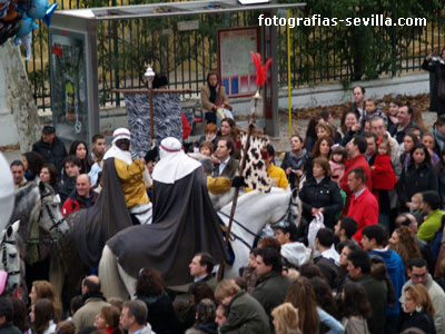 Beduinos a caballo en la Cabalgata de los Reyes Magos de Sevilla