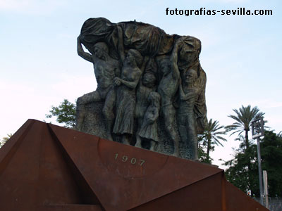 Monumento a la afición del Real Betis Balompié