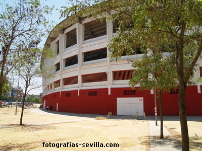 Gradas de fondo del estadio del Sevilla Fútbol Club, calle José Luis de Casso