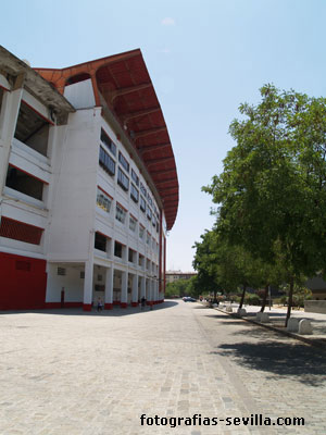 Fachada de preferencia del estadio del Sevilla Fútbol Club