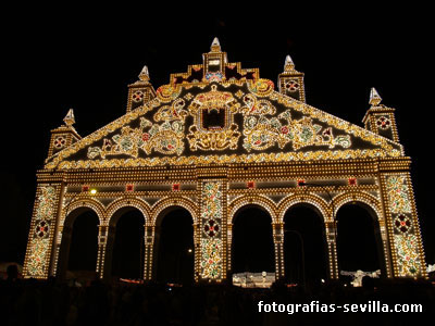 Portada del año 2009 de la Feria de abril de Sevilla con las 20.000 bombillas encendidas