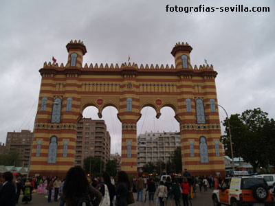 Portada del año 2008 de la Feria de abril de Sevilla durante el día
