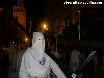 foto: Penitente de la Candelaria, Semana Santa de Sevilla