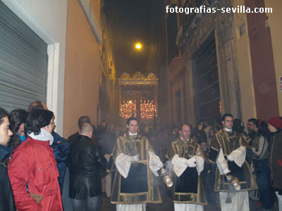 Acólitos de la Hermandad del Silencio, Semana Santa de Sevilla