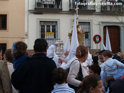 Niños en la Semana Santa de Sevilla