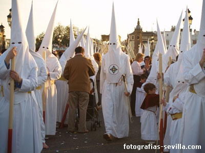 Nazarenos de San Gonzalo Semana Santa de Sevilla