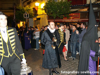 El Muñidor de la Sagrada Mortaja, Semana Santa de Sevilla