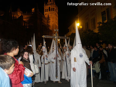 Cruz de Guía de la Candelaria, Semana Santa de Sevilla