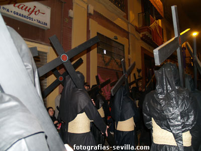 foto: penitentes del Silencio, Semana Santa de Sevilla