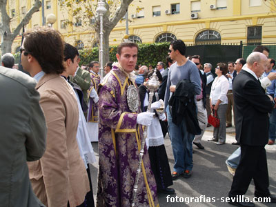 Pertiguero de la Hermandad de Santa Genoveva, Semana Santa de Sevilla